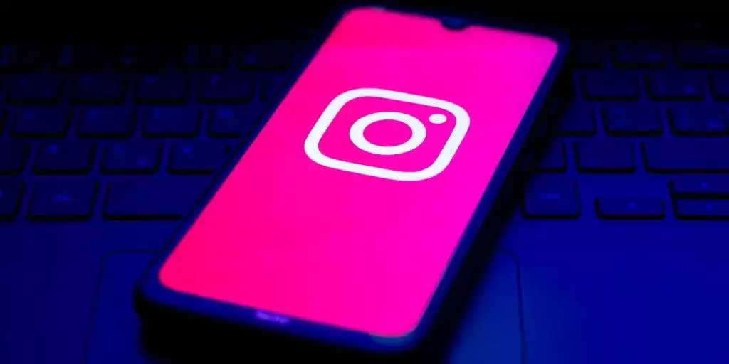 how-to-download-your-instagram-story-or-someone-else’s