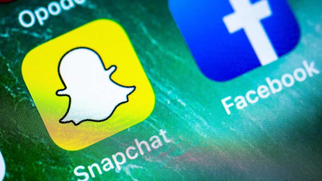 snap-stocks-crash-after-ad-revenue-woes,-facebook-and-alphabet-pulled-down-with-it