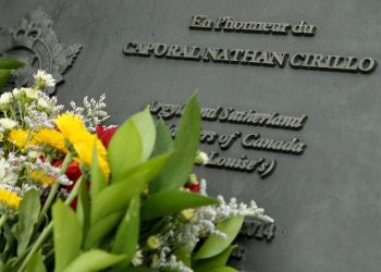 on-guard-at-the-national-war-memorial-–-ottawa-citizen
