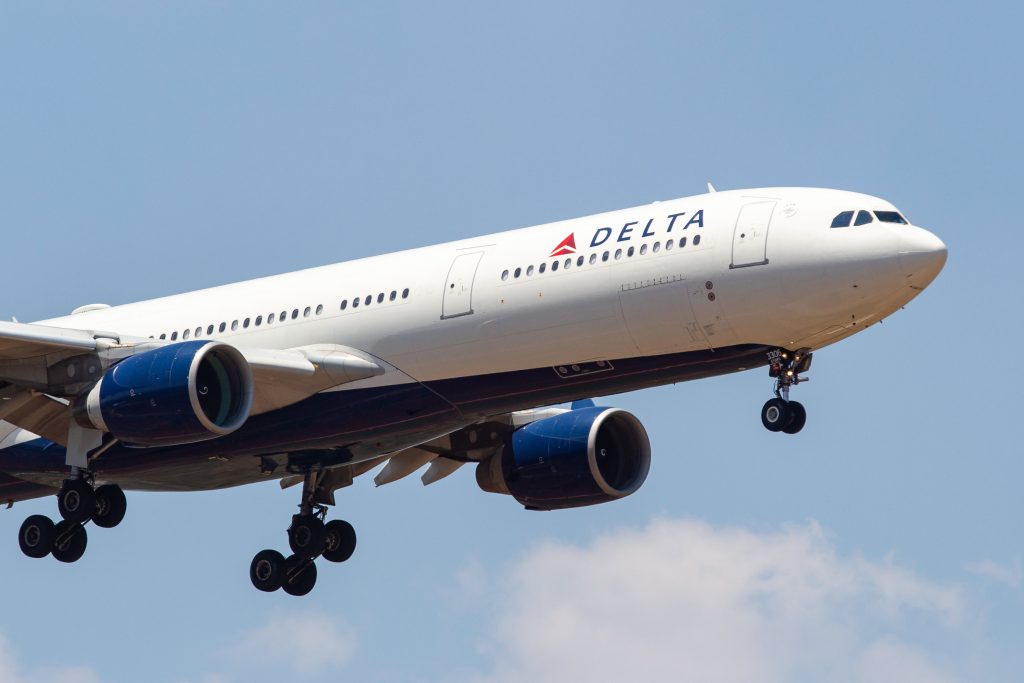 stocks-making-the-biggest-moves-midday:-blackrock,-vimeo,-delta-air-lines,-moderna-and-more