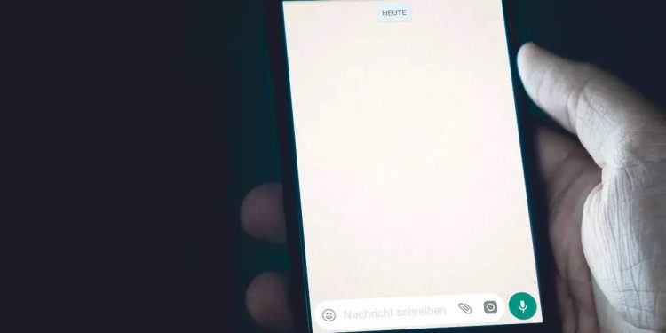 whatsapp-won't-work-on-these-phones-from-november-1:-check-the-full-list-|-business-insider-india