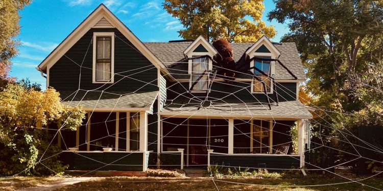 photos:-denver's-most-haunting-halloween-homes-–-axios