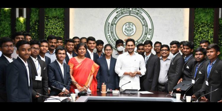 cm-greets-iit-rankers-from-sc/st-gurukuls-–-deccan-chronicle