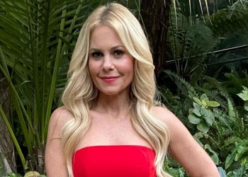 candace-cameron-bure-responds-to-critics-of-new-family-photo:-'don't-poke-mama-bear'-–-today