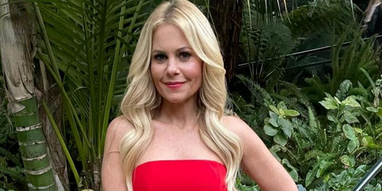 candace-cameron-bure-responds-to-critics-of-new-family-photo:-'don't-poke-mama-bear'-–-today