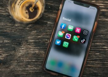 apple's-app-tracking-transparency-reportedly-dented-facebook,-snapchat,-twitter,-and-…