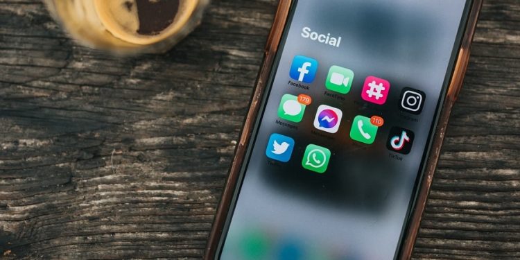 apple's-app-tracking-transparency-reportedly-dented-facebook,-snapchat,-twitter,-and-…