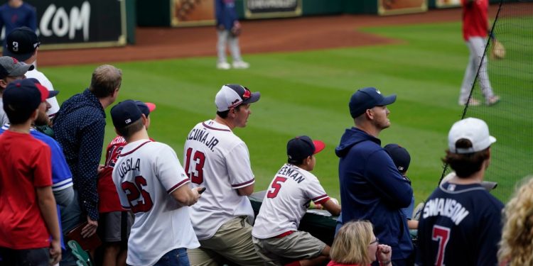 falcons-twitter-anxiously-supports-braves-in-world-series