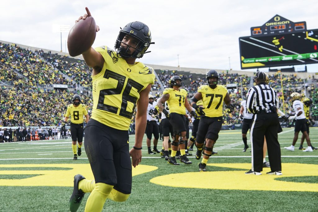 oregon-football:-twitter-reactions-to-shocking-no.-4-ranking-in-first-playoff-poll-–-autzen-zoo