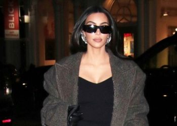 kim-kardashian's-new-waist-length-hair-is-so-shiny-–-stylecaster