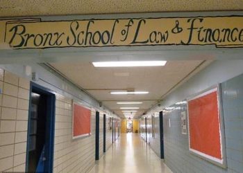 a-bronx-school-teacher-was-arrested-after-“he-sent-lewd-pictures-to-his-students-and-forced-…