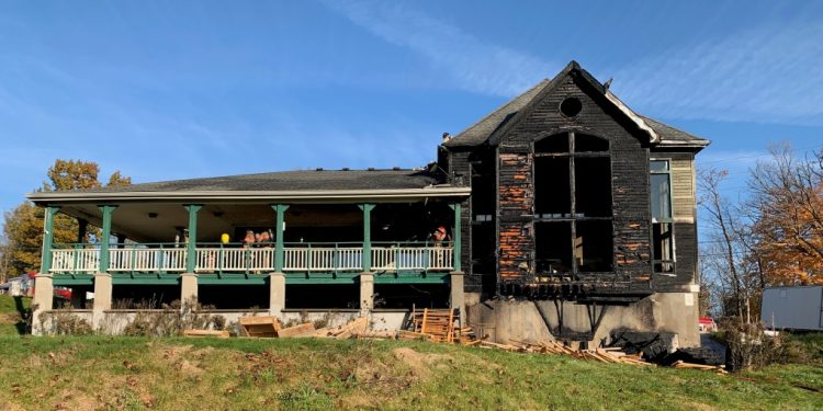 fire-rips-through-former-river-road-golf-course-clubhouse-–-ctv-news-london