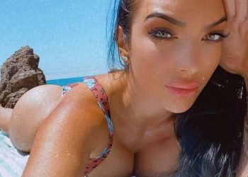 following-a-social-media-suspension,-the-teacher-turned-onlyfans-celebrity-has-decided-to-…