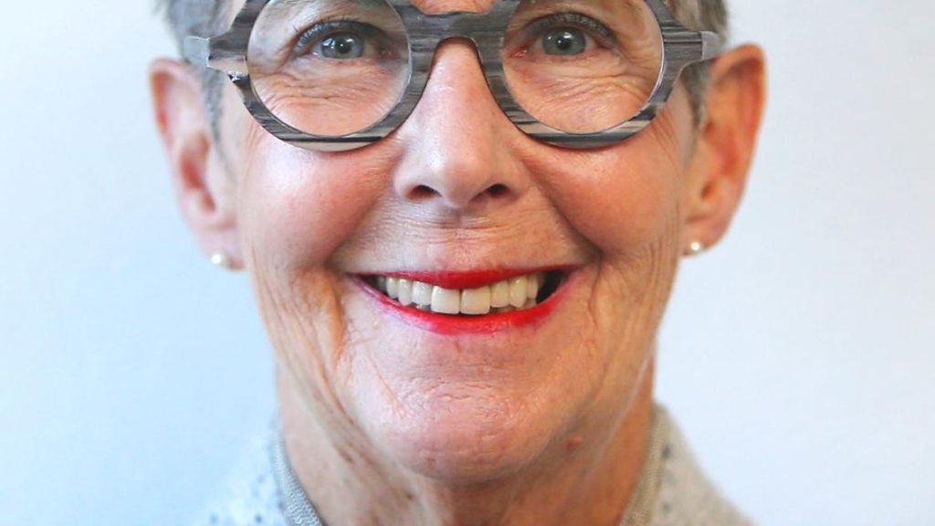 janet-peischel's-the-internet-marketer:-facebook-reinvents-itself,-building-virtual-environment
