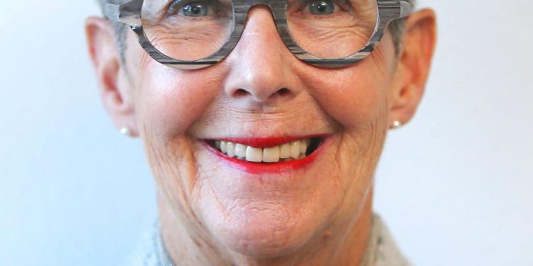 janet-peischel's-the-internet-marketer:-facebook-reinvents-itself,-building-virtual-environment