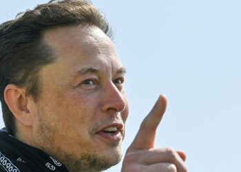 elon-musk-sells-tesla-stock-worth-$5bn-after-promising-to-abide-by-twitter-poll-–-sky-news