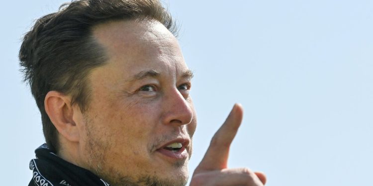 elon-musk-sells-tesla-stock-worth-$5bn-after-promising-to-abide-by-twitter-poll-–-sky-news