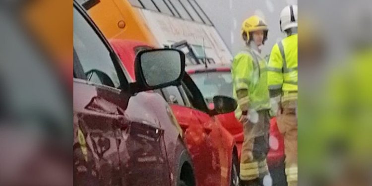 school-bus-carrying-dozens-of-children-overturns-in-lincolnshire-–-the-independent