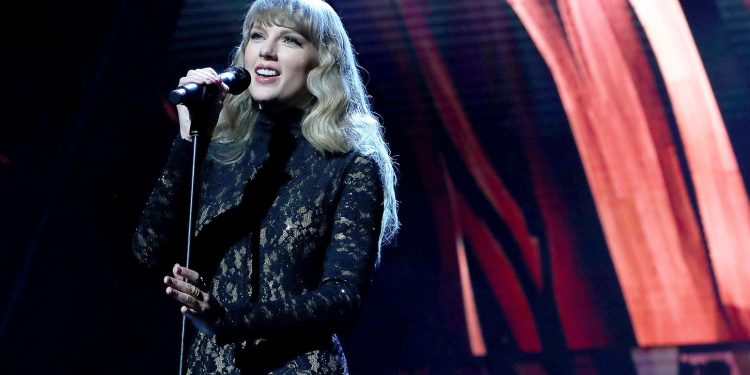 taylor-swift-teases-'babe'-solo-version-on-tumblr-–-billboard