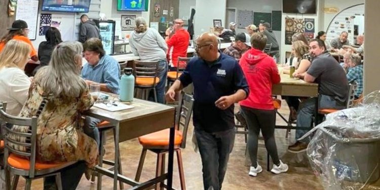 community-celebrates-world-kindness-day-at-happy-camper-clubhouse-–-deming-headlight