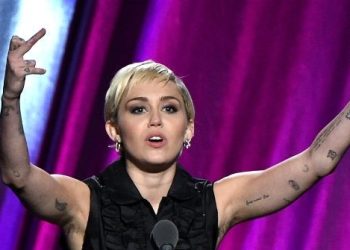 report:-facebook-is-paying-musicians-and-celebs-up-to-$50k-to-use-its-clubhouse-clone