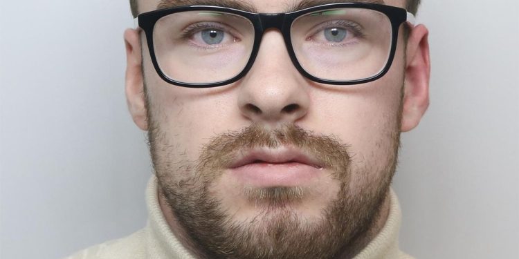 sick-bradford-paedo-hacked-into-snapchat-accounts-of-teenage-girls-to-get-pictures-–-examinerlive