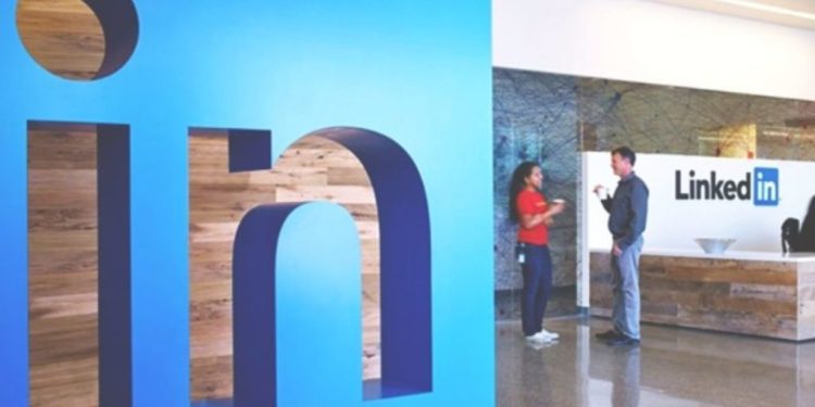 linkedin-will-now-support-hindi,-their-1st-regional-language-support-in-india-–-trak.in