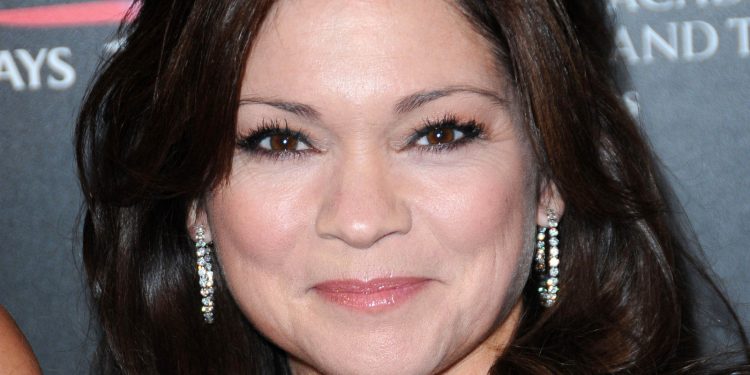 valerie-bertinelli's-hot-in-cleveland-blooper-has-instagram-cracking-up-–-mashed