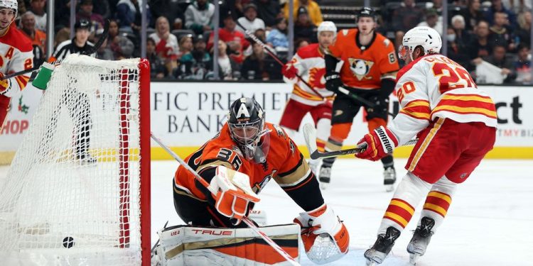 flames-forward-coleman-hoping-to-get-hot-after-snapping-out-of-scoring-slump-|-calgary-sun