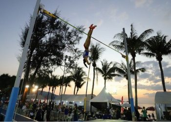 buzzing-at-patong-beach-with-the-golden-fly-series-–-the-phuket-news