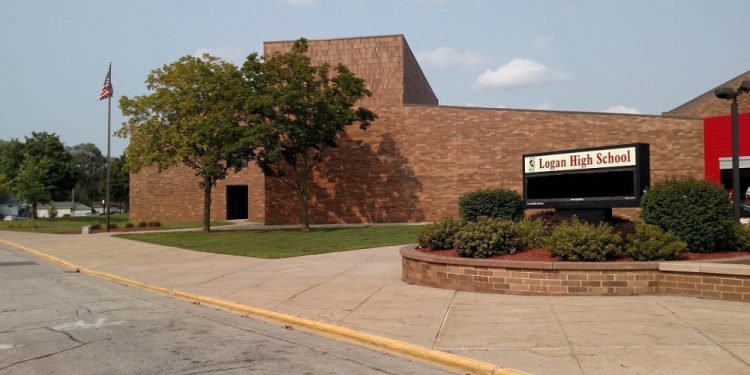 in-6-minutes,-fake-snapchat-threat-to-kill-at-logan-high-spreads-throughout-school-–-wizm's