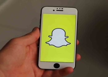 snapchat-collaborates-with-kim-kardashian-and-kris-jenner-for-#kindnesschallenge