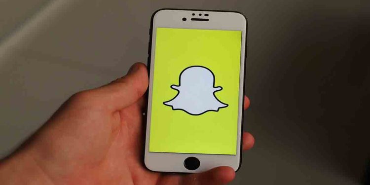 snapchat-collaborates-with-kim-kardashian-and-kris-jenner-for-#kindnesschallenge