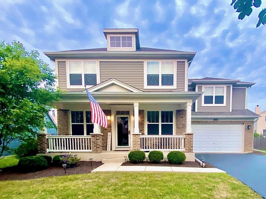 house-with-front-porch-has-access-to-private-pool,-gym,-clubhouse-|-oswego,-il-patch