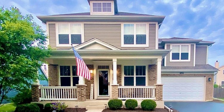 house-with-front-porch-has-access-to-private-pool,-gym,-clubhouse-|-oswego,-il-patch