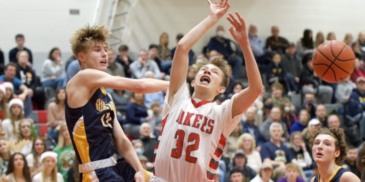 grand-haven's-worthington-hits-six-3-pointers-as-bucs-pull-away-from-spring-lake-in-the-fourth
