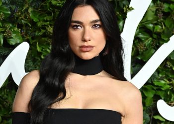 dua-lipa-in-nothing-but-lingerie-&-snow-boots-is-honestly-such-a-mood-–-stylecaster