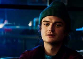 death-to-2021-video-has-joe-keery-and-lucy-liu-joking-about-facebook-–-collider
