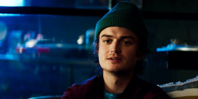 death-to-2021-video-has-joe-keery-and-lucy-liu-joking-about-facebook-–-collider