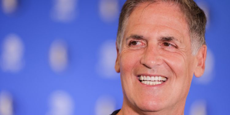 mark-cuban-got-the-middle-seat-on-his-first-flight-as-a-billionaire-–-cnbc
