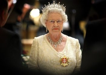 crossbow-carrying-intruder-caught-on-grounds-of-windsor-castle-threatened-to-'assassinate-…