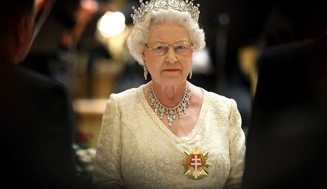 crossbow-carrying-intruder-caught-on-grounds-of-windsor-castle-threatened-to-'assassinate-…