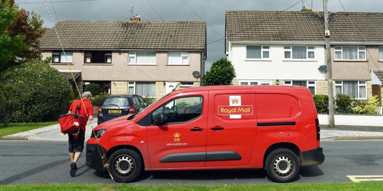 the-hmrc,-dvla,-royal-mail,-whatsapp-and-other-scams-targeting-people-right-now-–-wales-online
