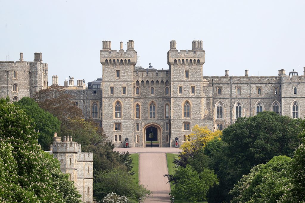 intruder-allegedly-entered-queen-elizabeth's-premises-on-christmas-with-crossbow-–-oxygen