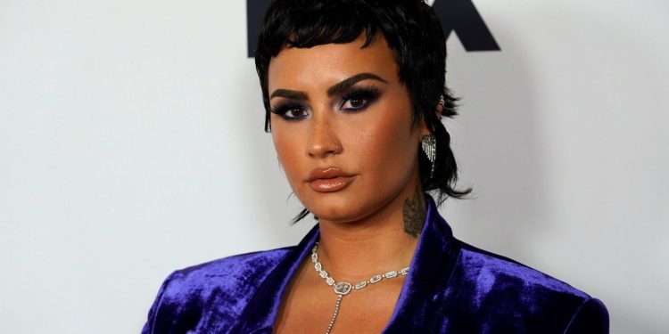 demi-lovato-just-low-key-shaved-their-head-&-honestly-it-really-works-–-stylecaster