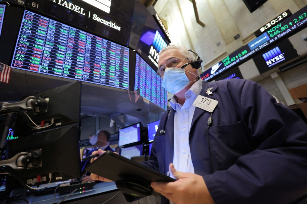 us.-treasury-yields-inch-lower-with-omicron-in-focus-–-cnbc