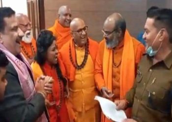 haridwar-hate-speech-case:-'dharma-sansad'-members,-cop-caught-on-camera-laughing-…-–-firstpost