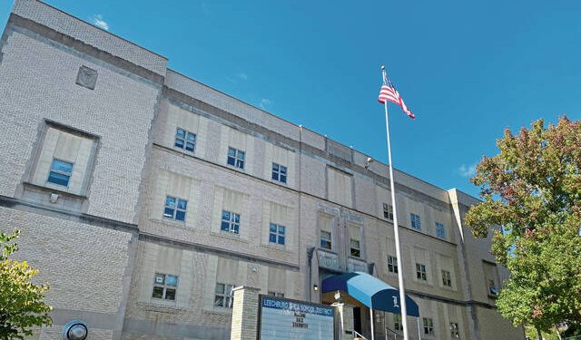 police:-15-year-old-boy-charged-with-felony-for-snapchat-threat-that-caused-lockdown-of-…