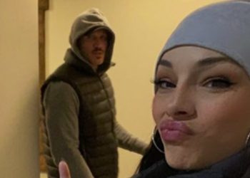 randy-orton's-wife-trolls-him-by-posting-vulnerable-photo-–-ringside-news