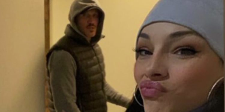 randy-orton's-wife-trolls-him-by-posting-vulnerable-photo-–-ringside-news